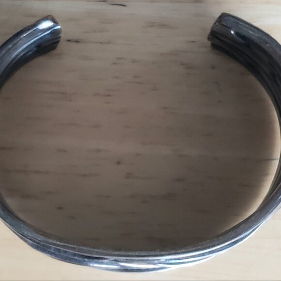 VINTAGE SILVER TONE BRUTERIST CRINKLED BRACELET - Picture 2 of 6